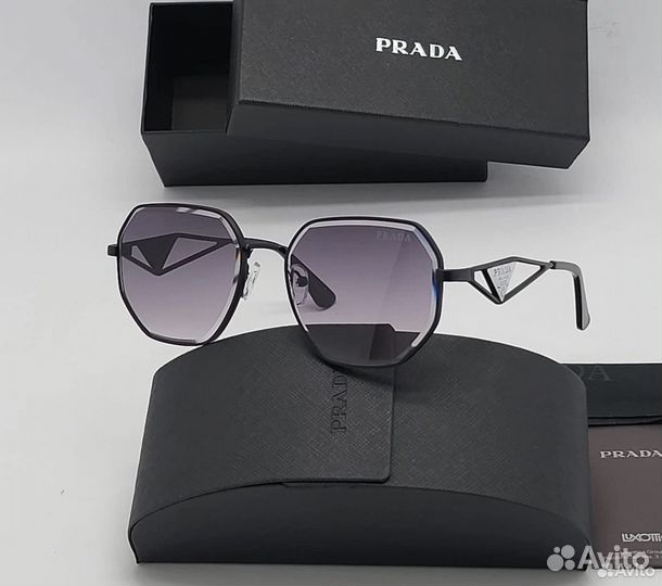 Солнцезащитные очки Prada