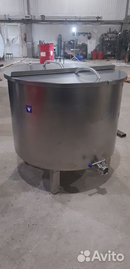 Ёмкость, резервуар из нержавеющей стали 800 литров