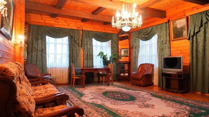 Коттедж 355 м² на участке 12 сот.