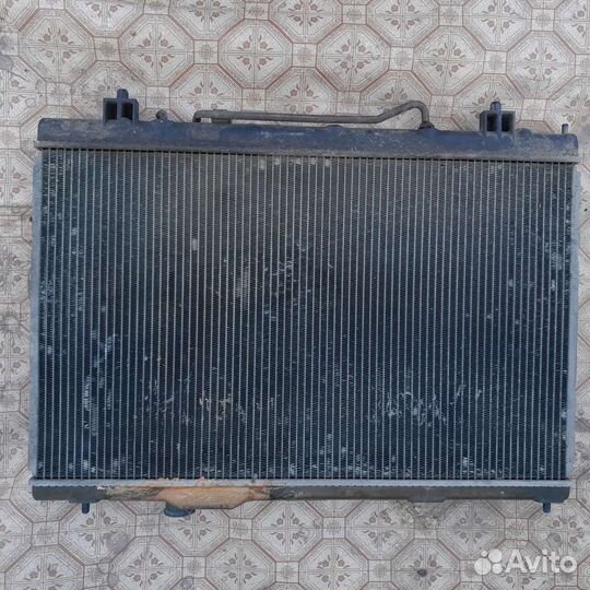 Радиатор охлаждения на Тоyota nadia, Ipsum
