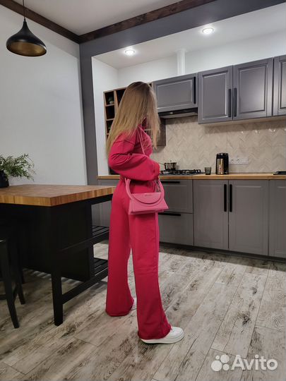 Женский спортивный костюм