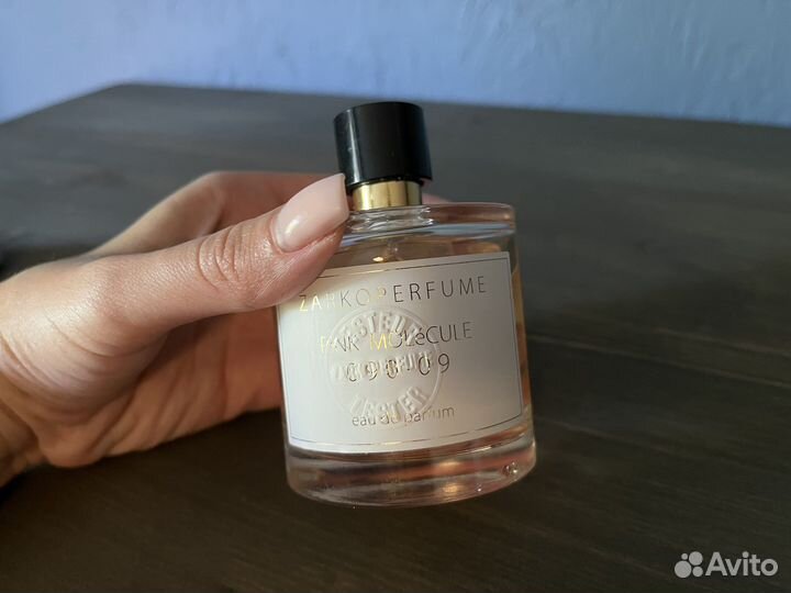 Pink molecule 090 09