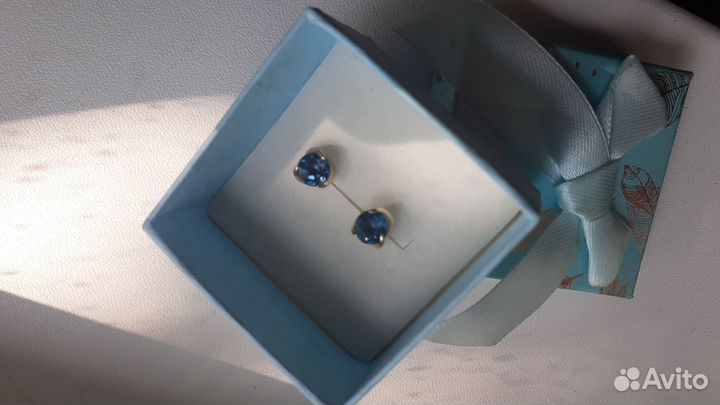 Золотые серьги с лондон топазом