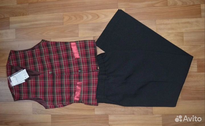 Костюм для мальчика новый на рост 140 см