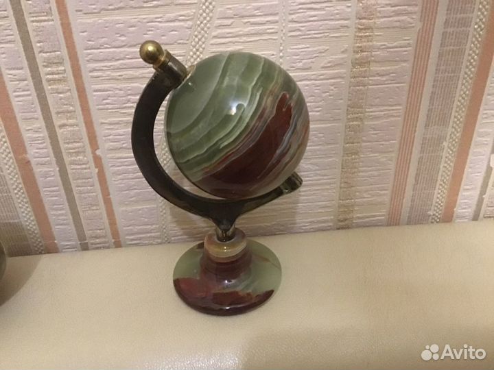 Часы из оникса