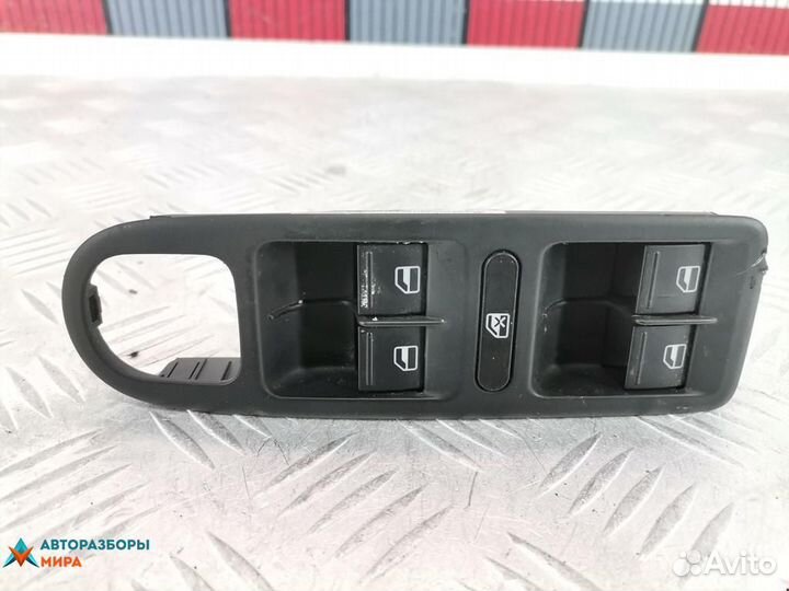 Блок управления стеклоподъемниками Volkswagen Golf