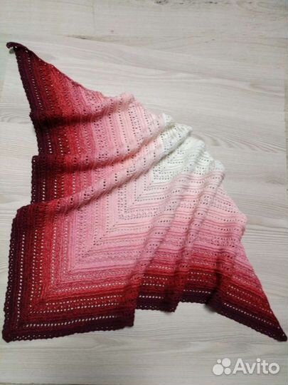 Бактус / платок вязаный крючком