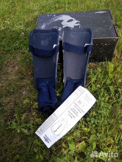 Щитки футбольные Umbro размер L