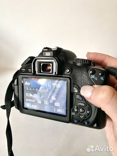 Зеркальный фотоаппарат Canon 650d