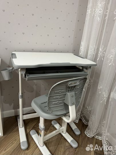 Детский письменный стол