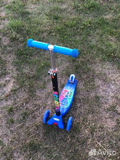 Самокат детский трехколесный новый