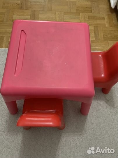 Детский стол и стулья