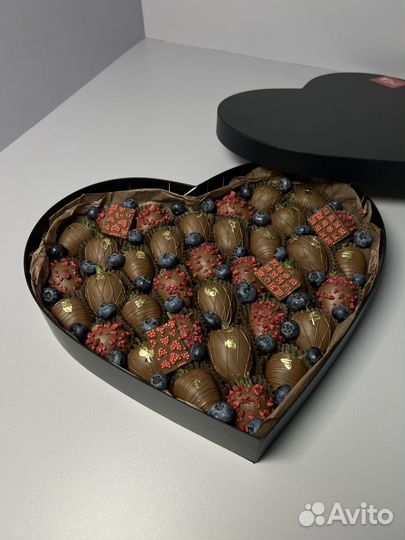 Клубника в бельгийском шоколаде сердце сюрприз