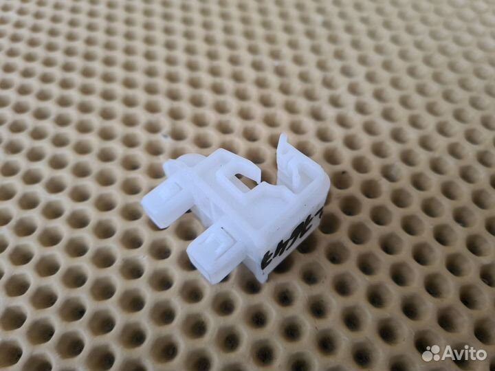 Кронштейн фары передний Nissan X-Trail T30