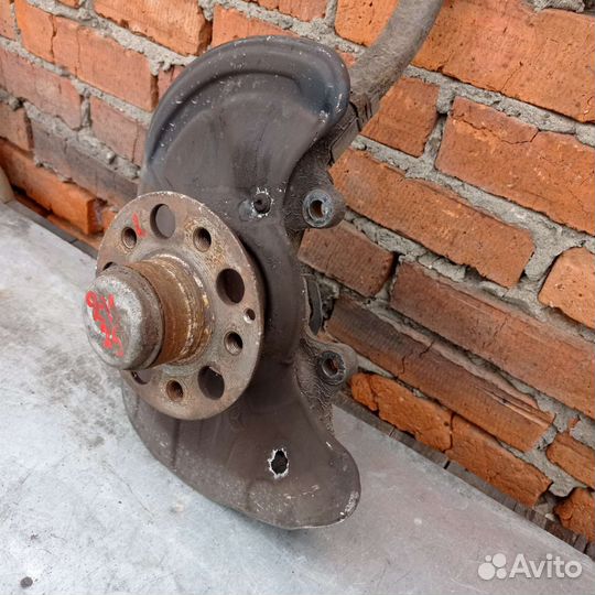 Кулак передний левый мерседес w211