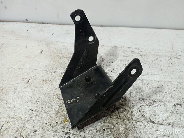 Кронштейн двигателя передний Volkswagen Golf 4