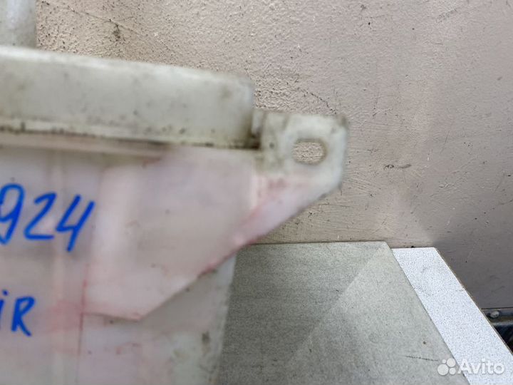 Бачок омывателя Ниссан