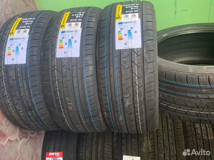 Roadmarch Prime UHP 08 235/45 R17 97W