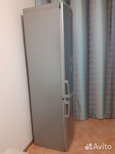 Холодильник бу Whirlpool