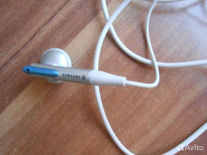 Проводные наушники с микрофоном