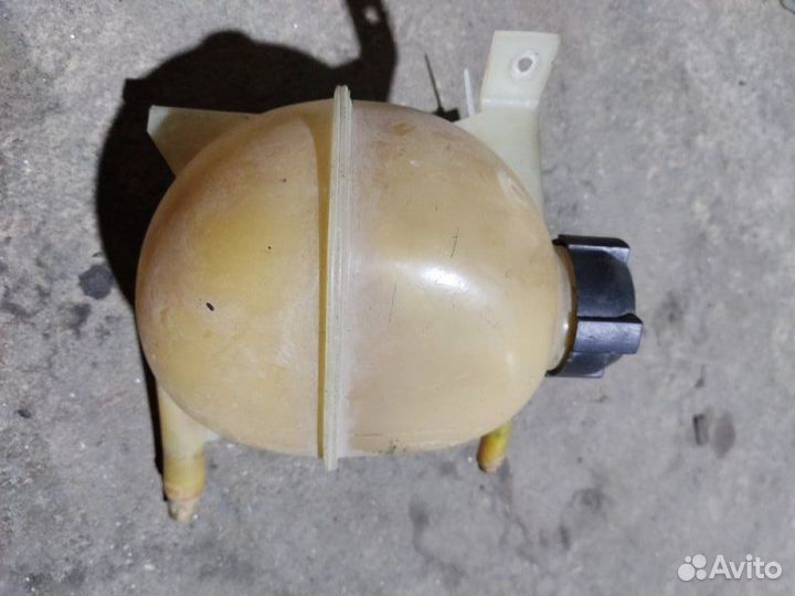 Бачок расширительный Opel Kadett универсал 1.6I