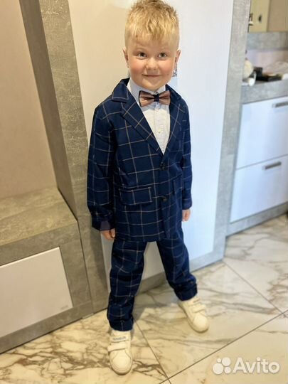 Костюм новый в клетку для мальчика школьная форма