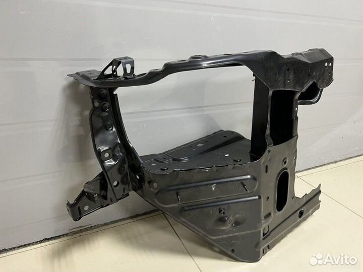 Суппорт фары правый Toyota Land Cruiser 200