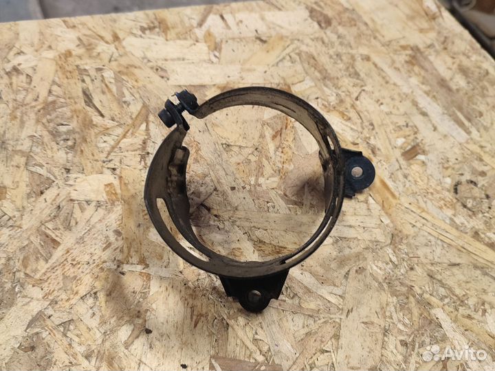 Мерседес W211 крепление топливного фильтра