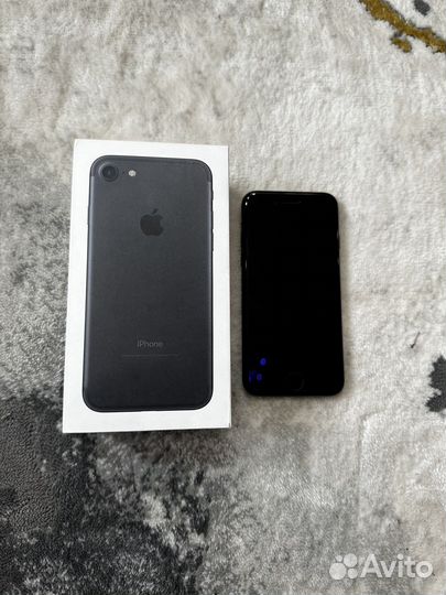 Телефон iPhone 7