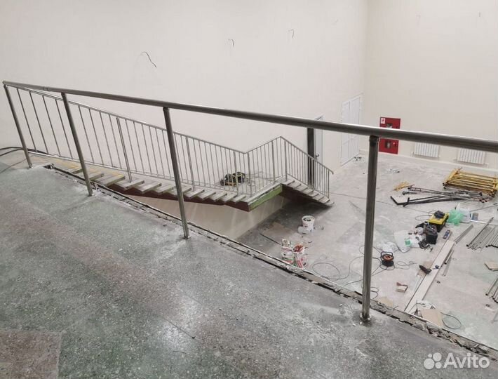 Перила, пopучни, огpaждения из нержавeющей cтали