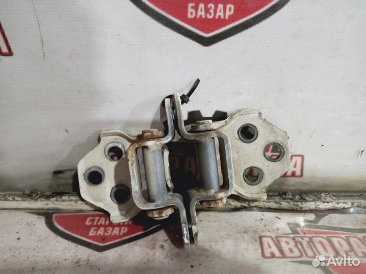 Петля двери передняя правая Hino Dutro XZU378 N04C