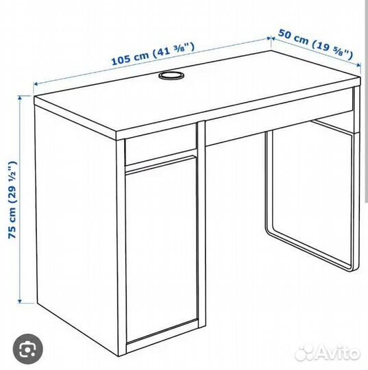 Стол для школьника и стеллаж в подарок