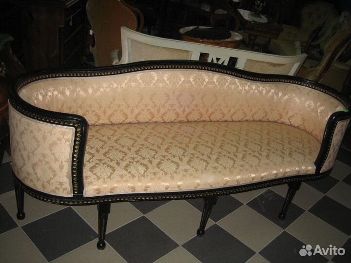 Антикварный диван 1900-е годы