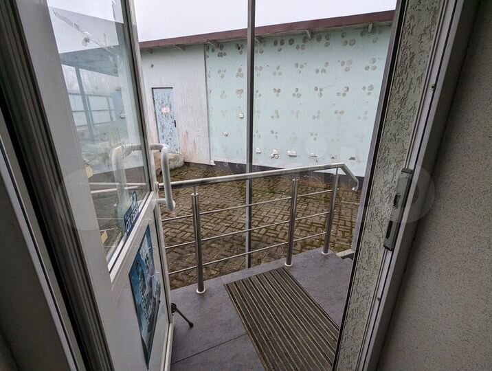 Производственная база с офисом в городе Пионерском