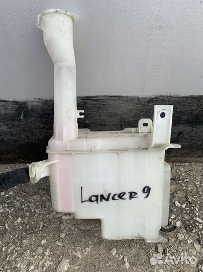 Бачок омывателя Lancer 9