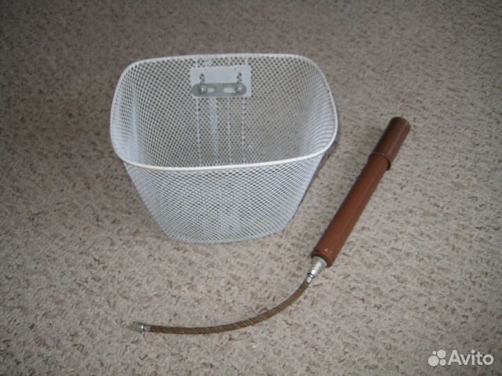 Насос и корзина велосипедные