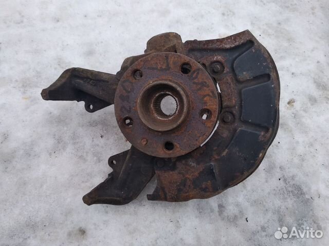 Поворотный кулак б/у на запчасти для VW Гольф-4