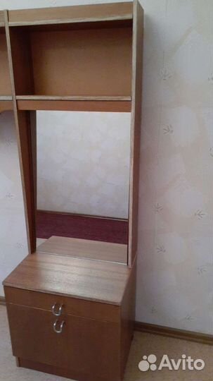 Тумбочка с зеркалом