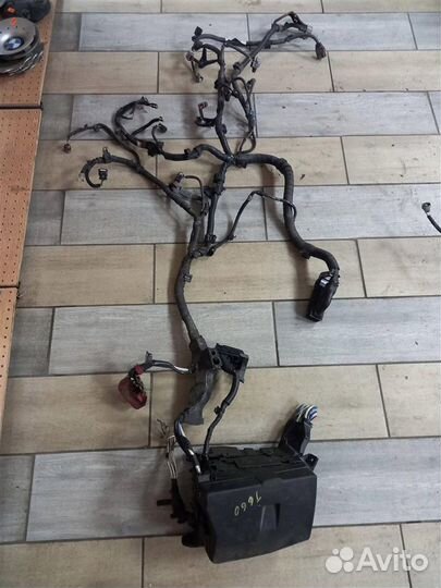 Коса под капот toyota auris ZRE151