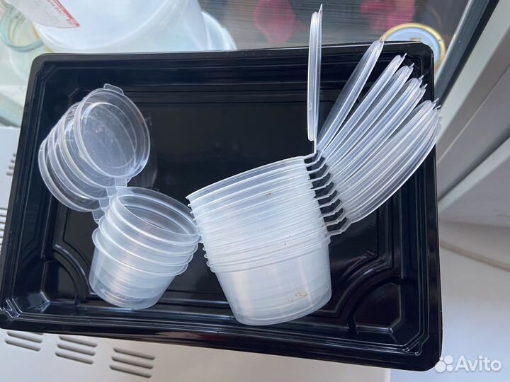 Одноразовые контейнеры с крышкой и соусницы