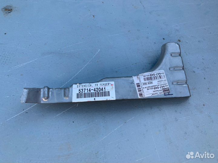 Кронштейн крепления крыла, левый Rav-4, Lexus NX