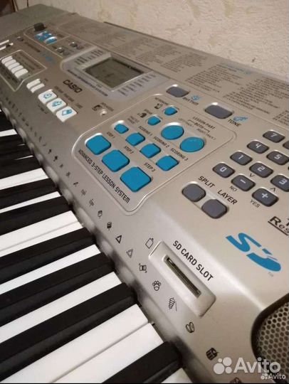 Синтезатор casio lk 300tv