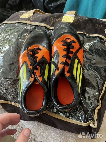 Футбольные бутсы adidas