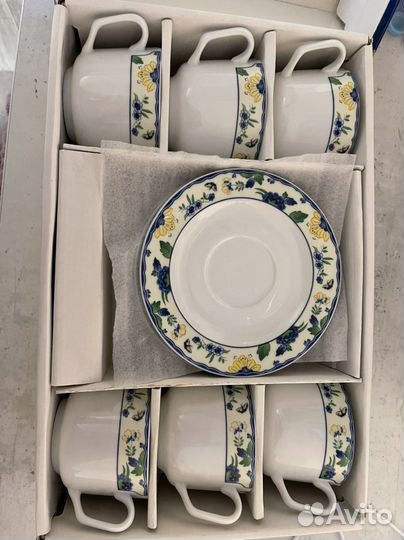 Фарфоровый чайный сервиз