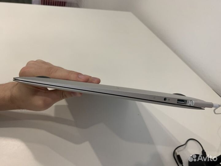 Macbook air 13 2011 (подарок AirPods PRO)