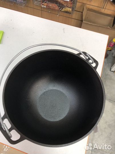 Казан чугунный походный