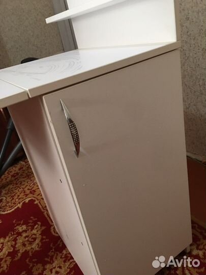 Стол маникюрный