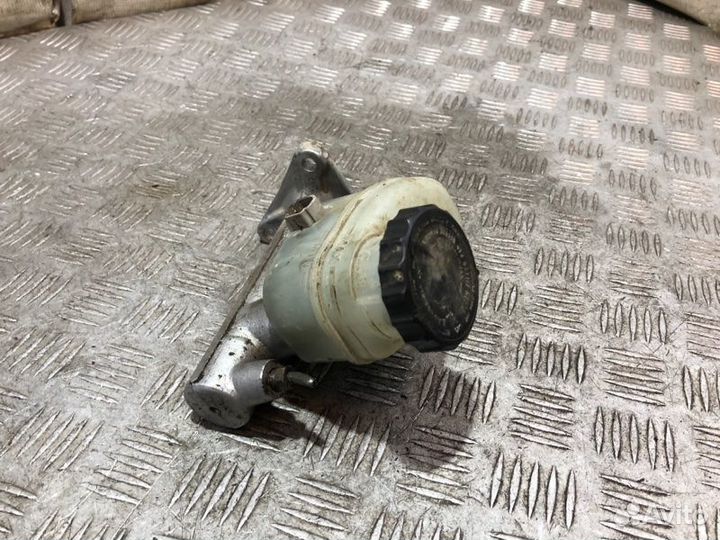 Главный тормозной цилиндр Toyota Carina E AT190