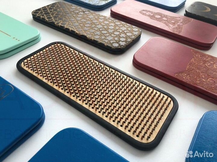 Доска садху с медными гвоздями и гравировкой