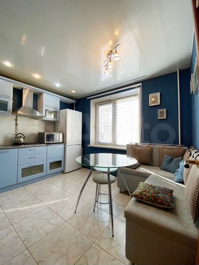 2-к. квартира, 60 м², 1/10 эт.